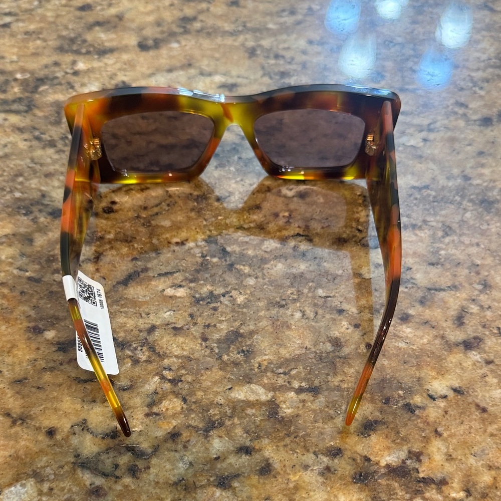 Gucci Multicolor Tortoiseshell Acetate Women’s Sunglasses with Gold Logo - Picture 6 of 8